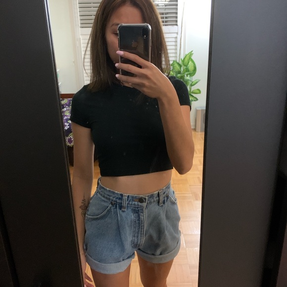 Vintage Levi Mom Shorts - Picture 2 of 4